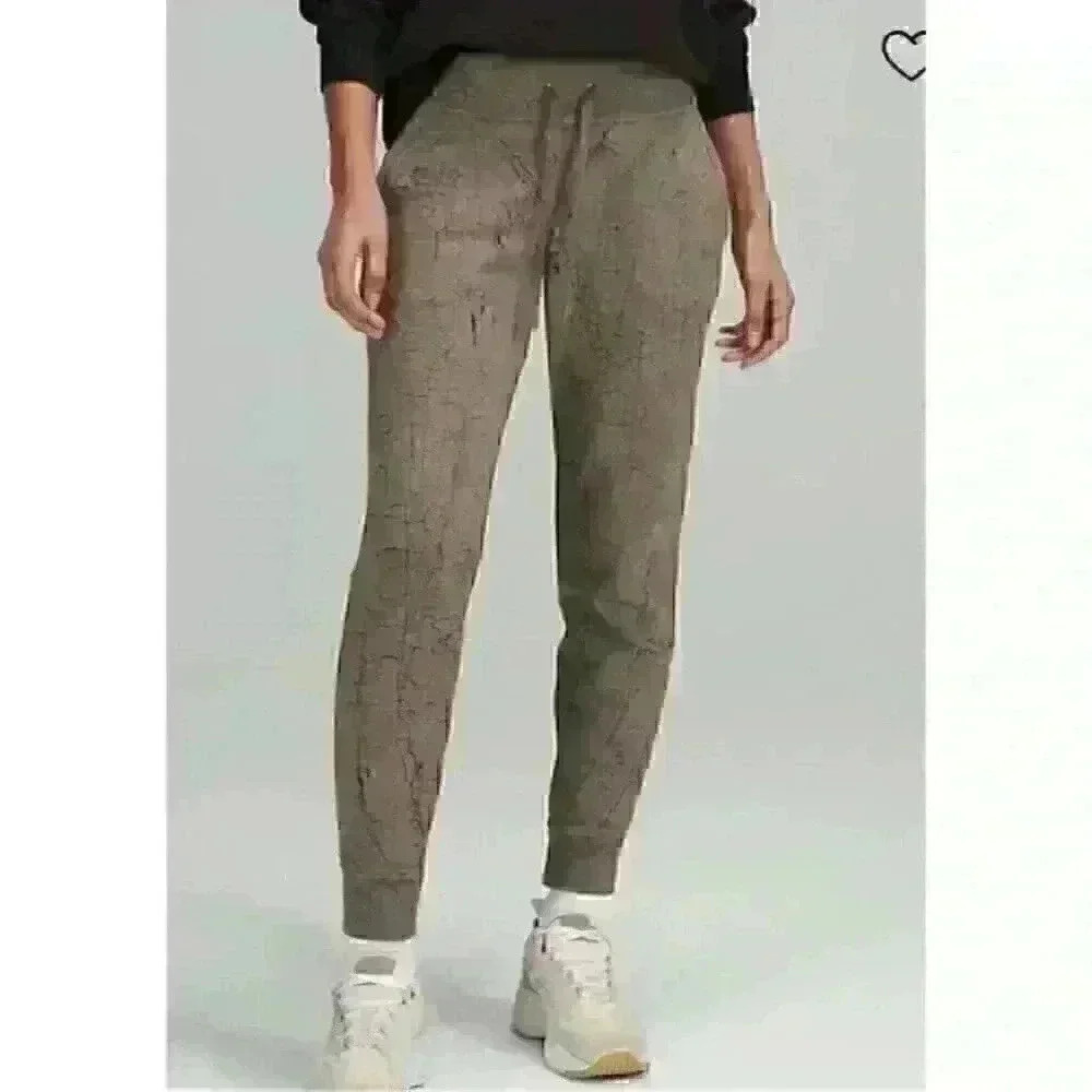 Lululemon Warm Down 7/8 Length Jogger Sweatpant Women's Size 8 Brown Pockets